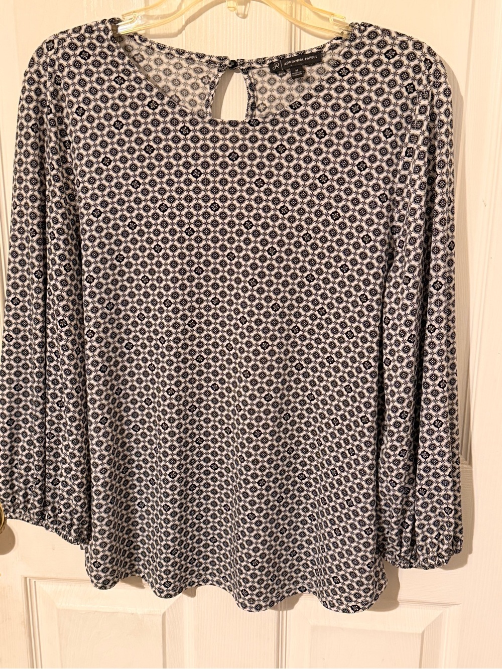 Adrianna Papell Navy & White Geometric Medallion Blouse Keyhole Size M